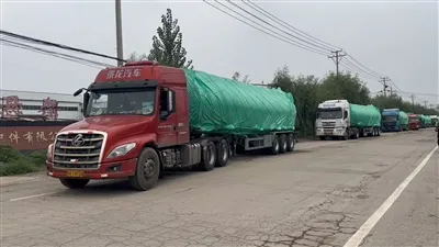 10 caminhões-tanque de aço carbono enviados para a Mongólia